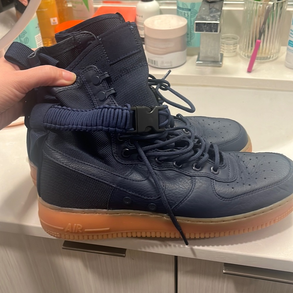 Men’s Nike Air Navy blue leather ! Size 9 1/2 …